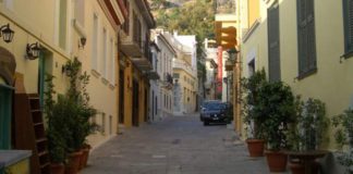 Λογοτεχνικοί περίπατοι (της Λίλας Κονομάρα)