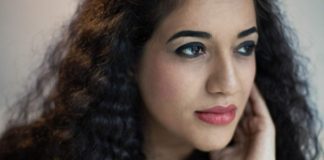 Λευκοσελευκό σε Ασημί: Μαύρο (της Κατερίνας Ασημακοπούλου)
