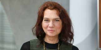 Ασλί Ερντογάν:«Πόσο μπορεί να αντέξει κανείς την αλήθεια;» (από την Ξένη Δ. Μπαλωτή)