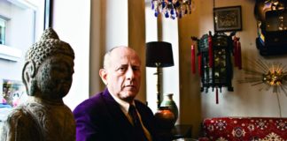 Γιώργος Βέης:Γράφω ένα και μόνο βιβλίο (της Έλενας Χουζούρη)