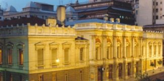 Το Εθνικό Θέατρο με κινέζους και σέρβους (της Έλενας Χουζούρη)