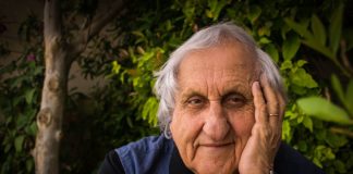 “Κομπάρσα” στην πατρίδα σου (της Δήμητρας Ρουμπούλα)