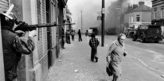 Καιρός όπου οι πάντες υποψιάζονταν τους πάντες (της Δήμητρας Ρουμπούλα)