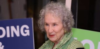 Atwood εσύ σουπερ σταρ (της Αλεξάνδρας Σαμοθράκη)
