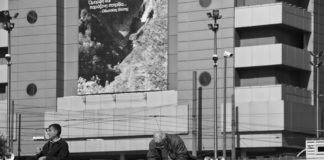 Οι αόρατοι “περαστικοί” (της Δήμητρας Ρουμπούλα)