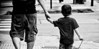 Τα ίχνη του πατρικού τραύματος (της Κατερίνας Σχινά)