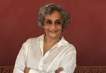 Το νέο βιβλίο της Arundhati Roy: “Αποδομώντας την μητέρα μου” (γράφει η Αλεξάνδρα Χαΐνη)
