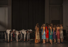 Πίνα Μπάους, Εθνικό Θέατρο: «’Kontakthof’: τόπος συνάντησης και επαφής» (της Όλγας Σελλά)