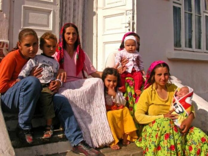 25634518_The-secret-life-of-Gypsy-people-2-1