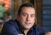 Christos Tsiolkas: Η Ελλάδα, η Αυστραλία και ο Κρόνος που τρώει τα παιδιά του (συνέντευξη στην Θεοδώρα Πατρώνα)