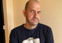 Πολυχρόνης Κουτσάκης, Η πάλη με τη γλώσσα σε ξένο τόπο (συνέντευξη στην Βασιλική Βασιλούδη)
